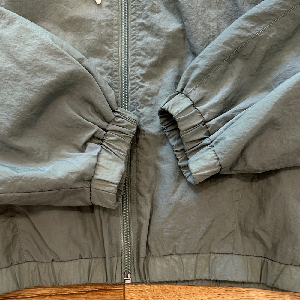 Garage Blue Windbreaker Jacket with Striped Sleeves in Excellent Condition - Picture 4 of 4